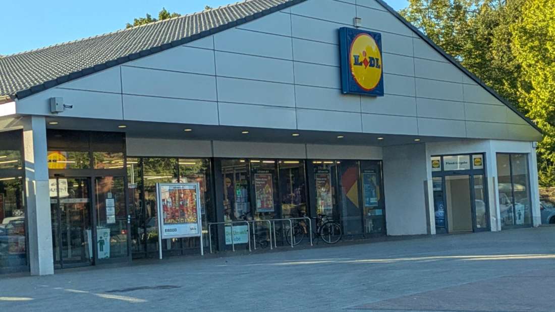 Blick auf den Eingangsbereich einer Lidl-Filiale