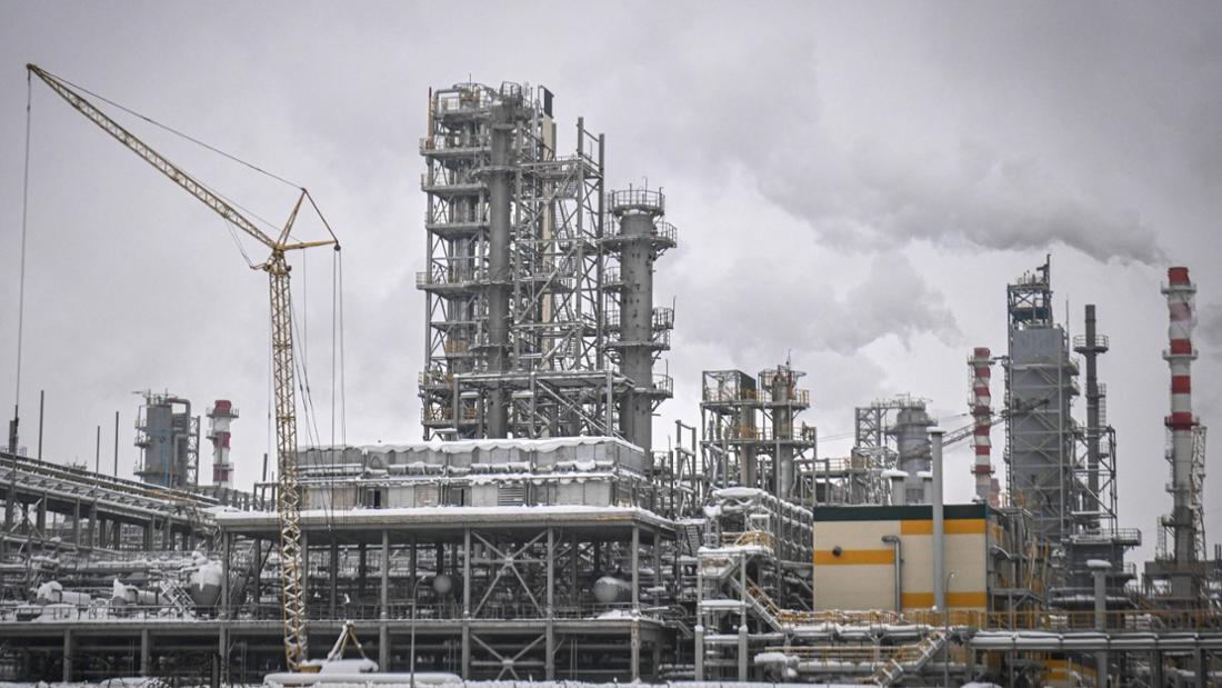 Blick auf den Ölraffinerie- und Petrochemiekomplex Taneco von Tatneft. Republik Tatarstan