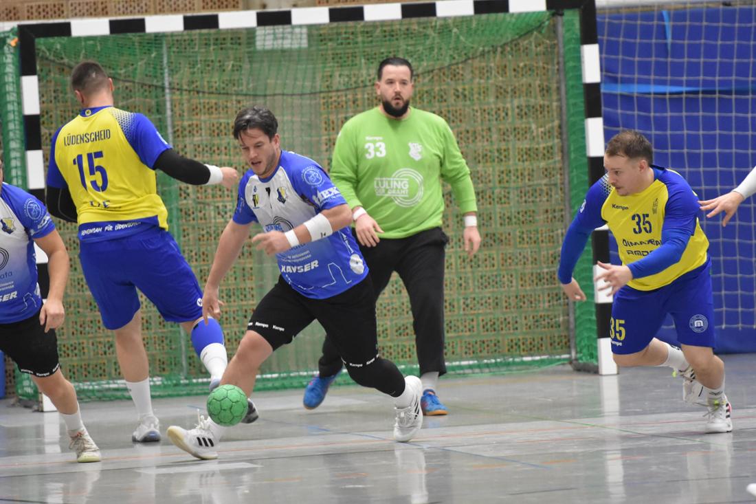 Volle Halle beim Bezirksliga-Derby zwischen TS Evingsen und HSG Lüdenscheid