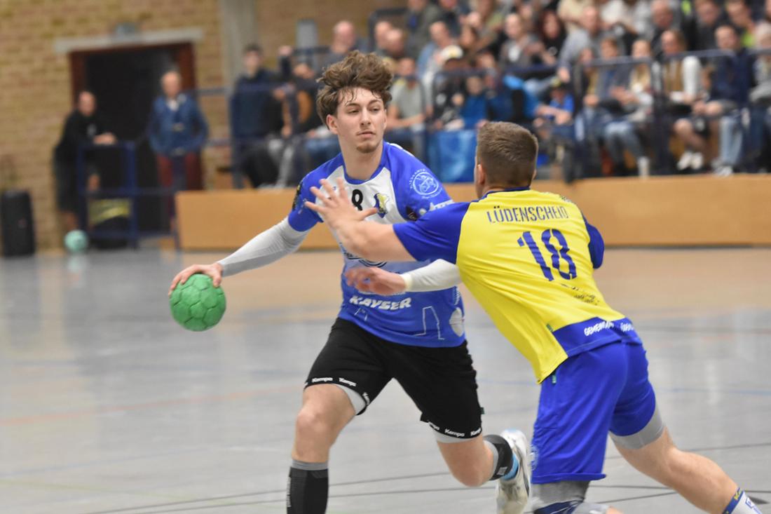 Volle Halle beim Bezirksliga-Derby zwischen TS Evingsen und HSG Lüdenscheid