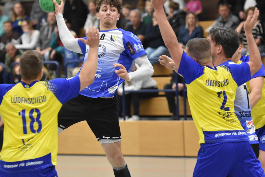 Volle Halle beim Bezirksliga-Derby zwischen TS Evingsen und HSG Lüdenscheid