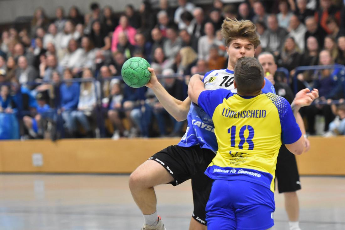 Volle Halle beim Bezirksliga-Derby zwischen TS Evingsen und HSG Lüdenscheid