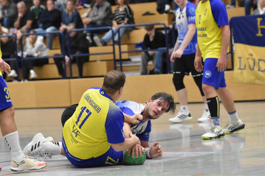 Volle Halle beim Bezirksliga-Derby zwischen TS Evingsen und HSG Lüdenscheid