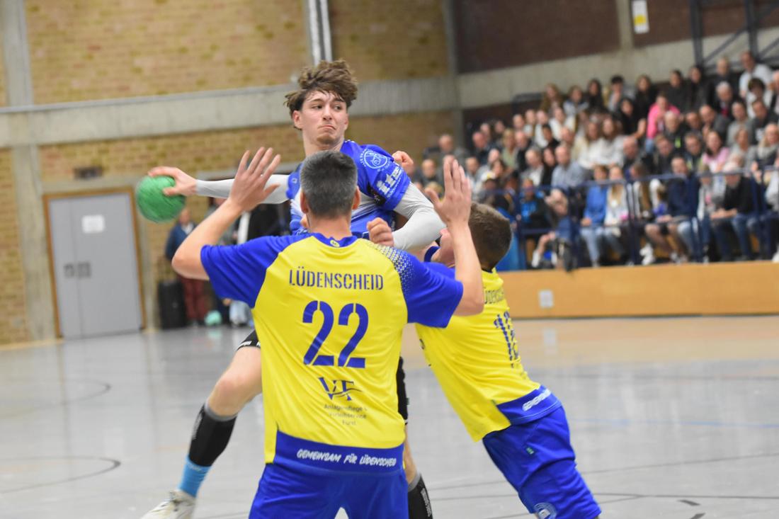 Volle Halle beim Bezirksliga-Derby zwischen TS Evingsen und HSG Lüdenscheid