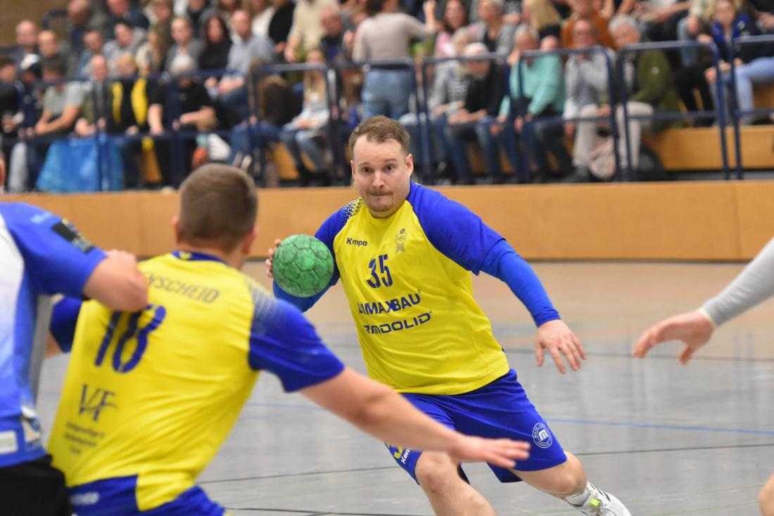 Volle Halle beim Bezirksliga-Derby zwischen TS Evingsen und HSG Lüdenscheid