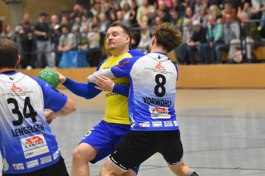 Volle Halle beim Bezirksliga-Derby zwischen TS Evingsen und HSG Lüdenscheid