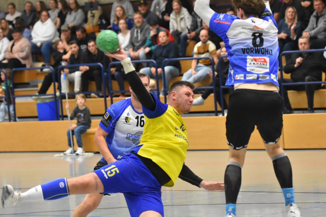 Volle Halle beim Bezirksliga-Derby zwischen TS Evingsen und HSG Lüdenscheid