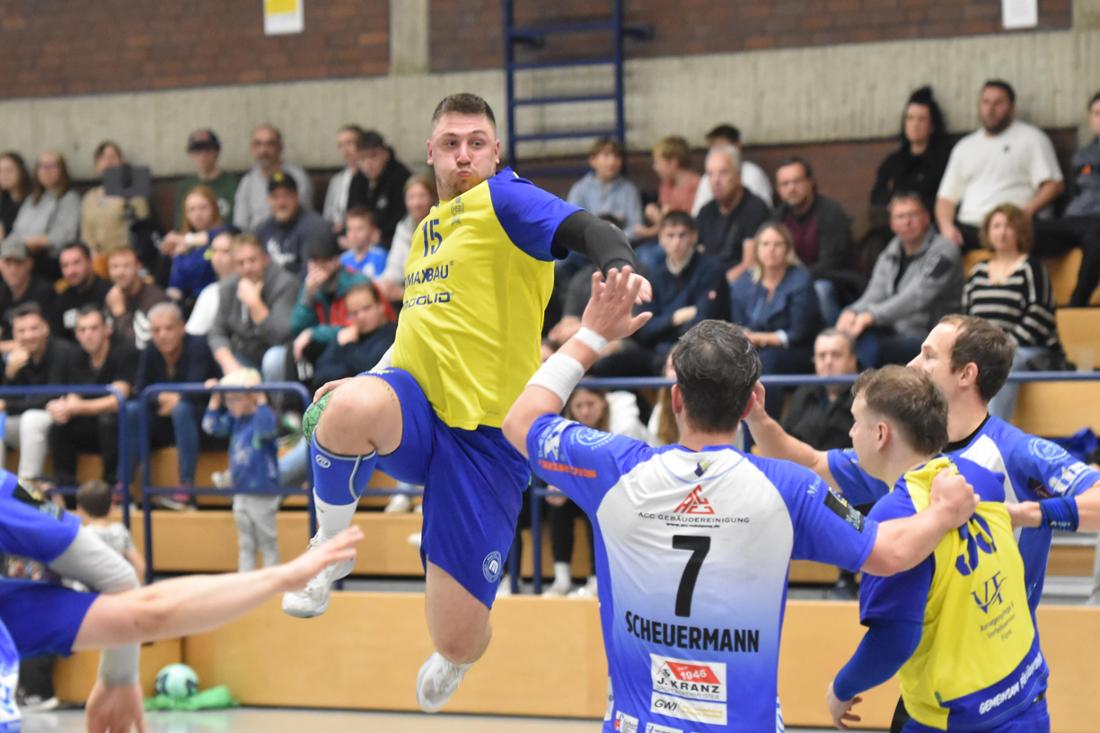 Volle Halle beim Bezirksliga-Derby zwischen TS Evingsen und HSG Lüdenscheid