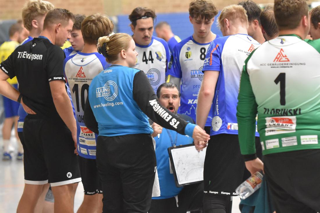 Volle Halle beim Bezirksliga-Derby zwischen TS Evingsen und HSG Lüdenscheid