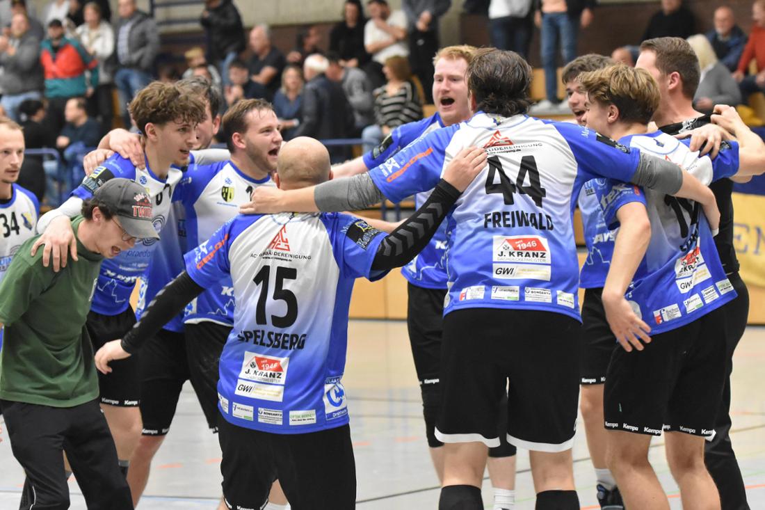 Volle Halle beim Bezirksliga-Derby zwischen TS Evingsen und HSG Lüdenscheid