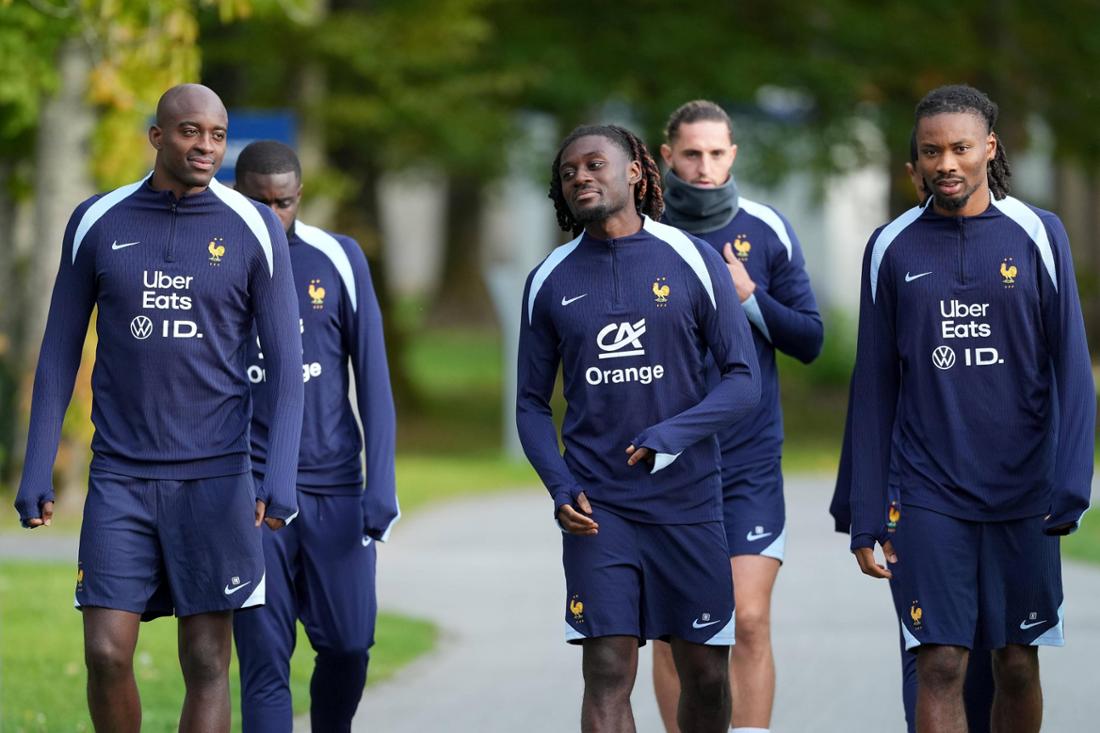 Jean-Phillippe Mateta (l.) durfte sein Länderspieldebüt für Frankreich feiern.