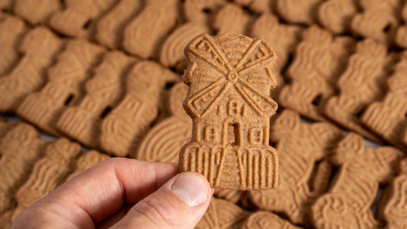 Hand hält Spekulatius