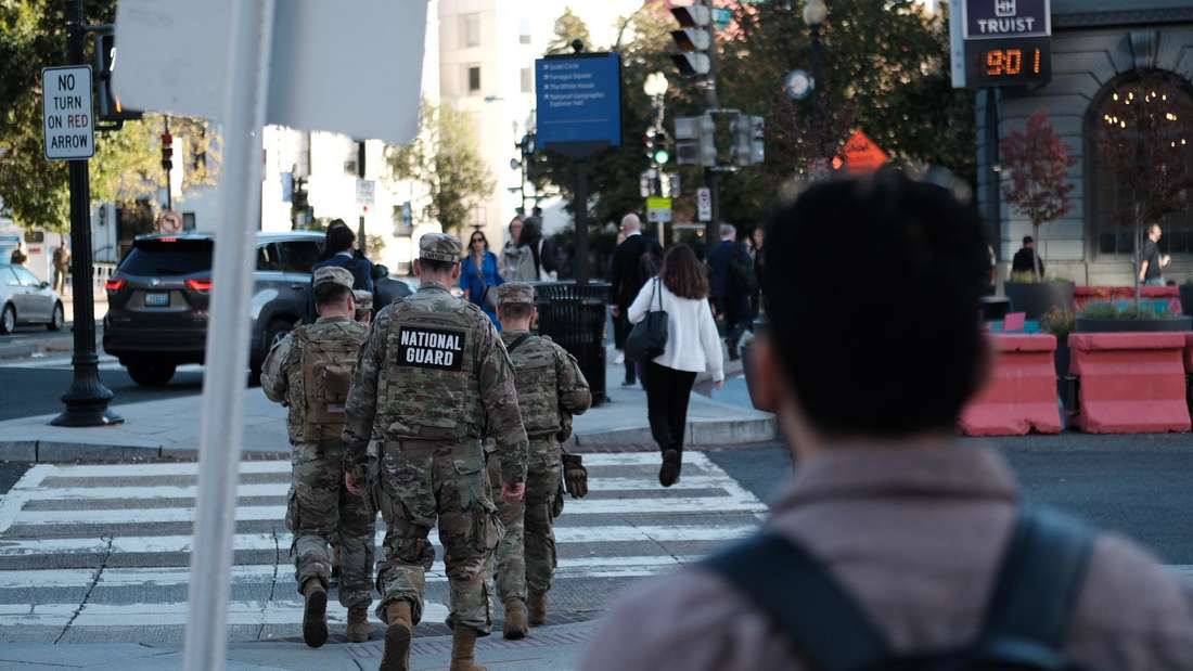 Derweil patrouillieren Nationalgardisten durch mehrere Städte in den USA.