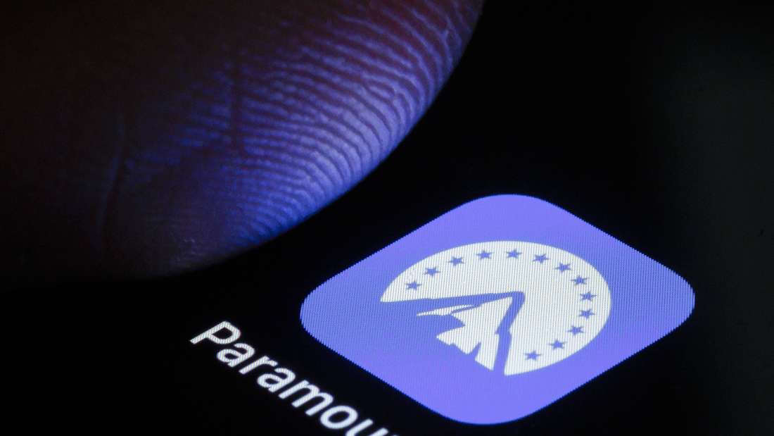 Das Logo von Paramount+ auf einem Handydisplay
