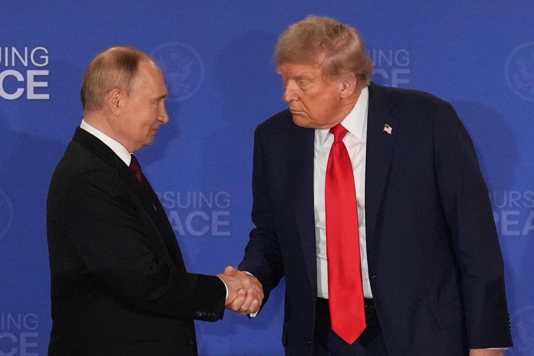 Donald Trump und Wladimir Putin bei einem Treffen in Alaska im Sommer 2025.´