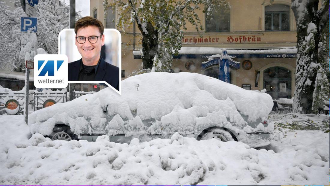 Schneemassen liegen auf einem Auto. Schnee und Eis haben im Süden Bayerns auf den Straßen und bei der Bahn für Chaos gesorgt.