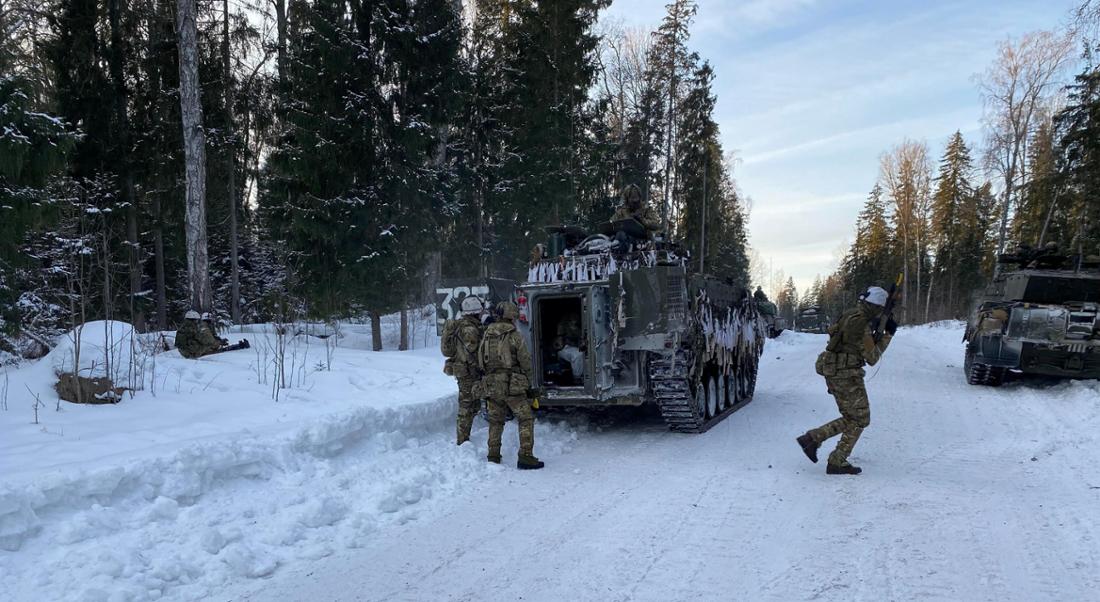NATO-Truppen bei der Militärübung „Winter Camp“ nahe der Grenze zwischen Estland und Russland. Das Verteidigungsbündnis probt dabei einen Angriff auf die NATO-Ostflanke.