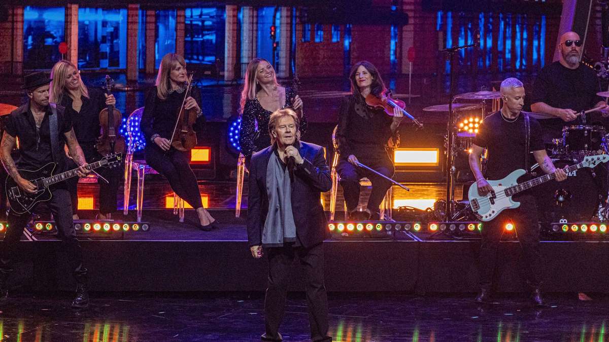 Enkel von Schlagerlegende gibt alles vor dem Fernseher