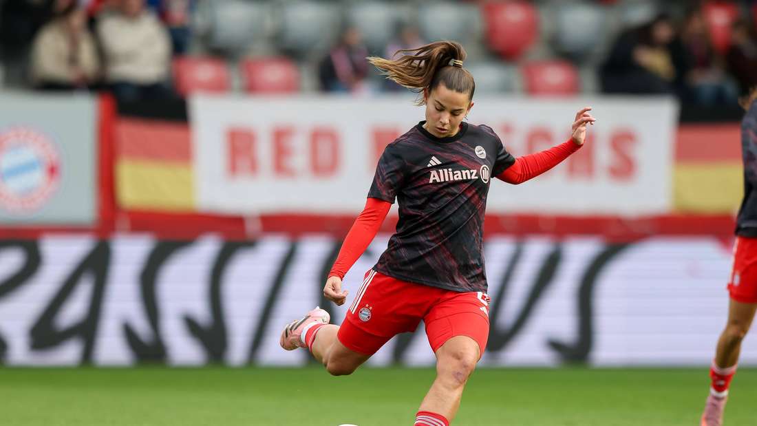Lena Oberndorf beim Aufwärmen vor dem Duell gegen den 1. FC Köln.