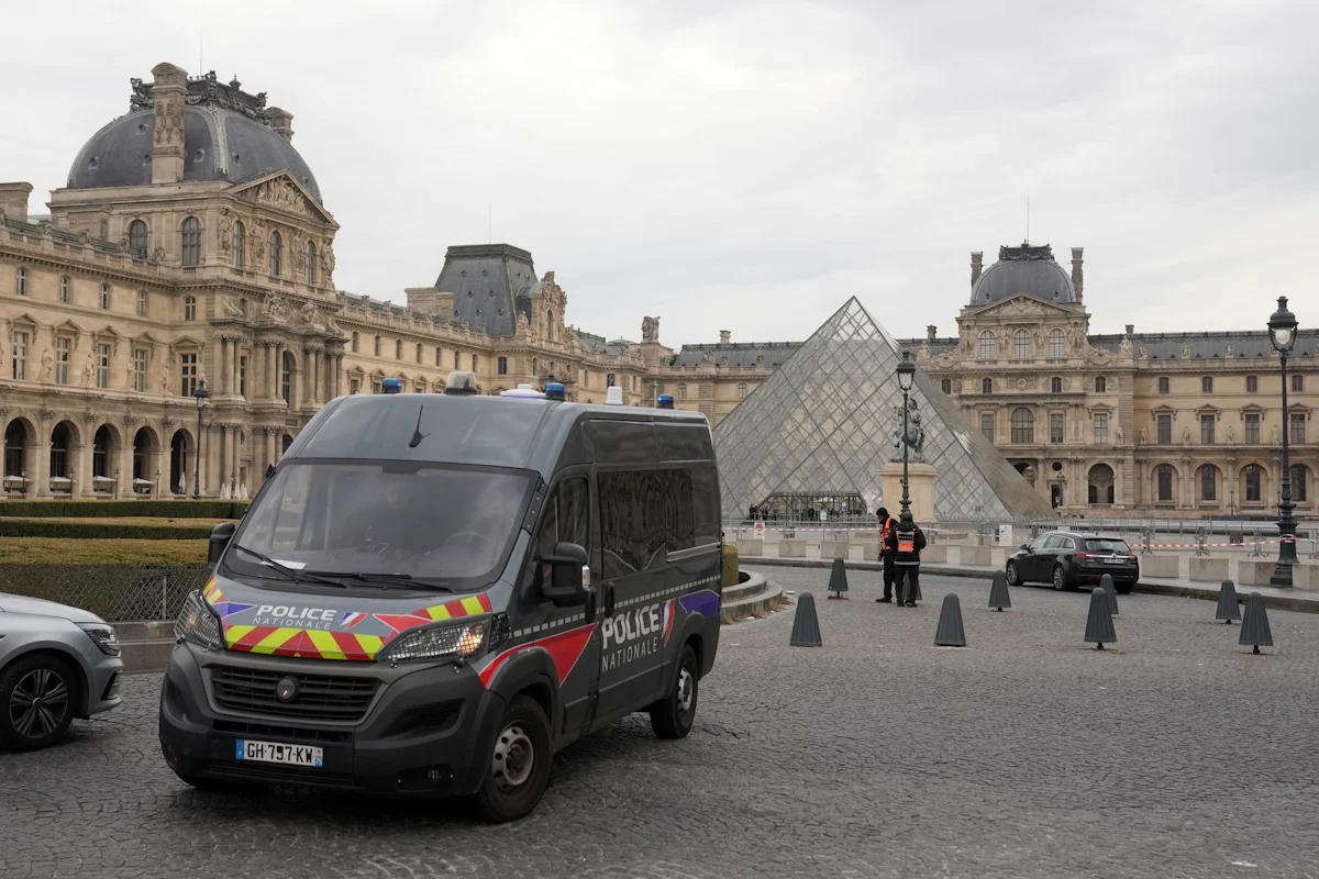 Frankreich - Festnahmen nach Louvre-Kunstraub - Panorama