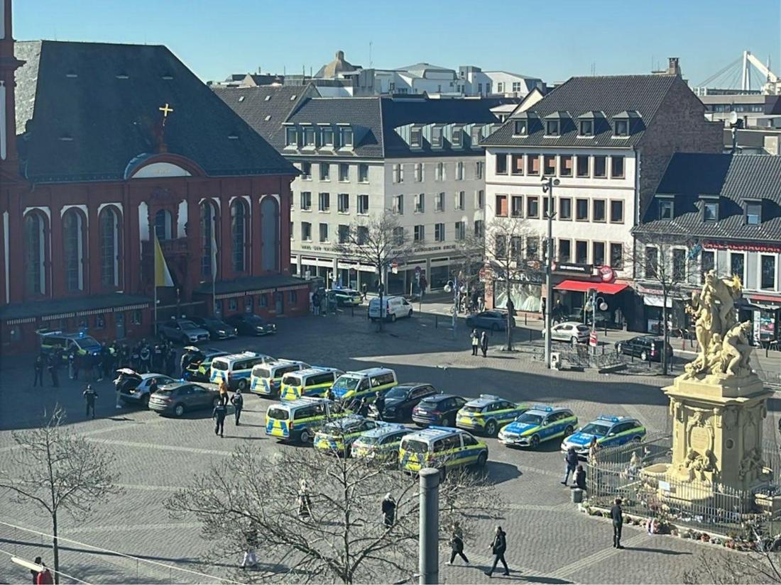 Polizei auf dem Mannheimer Marktplatz