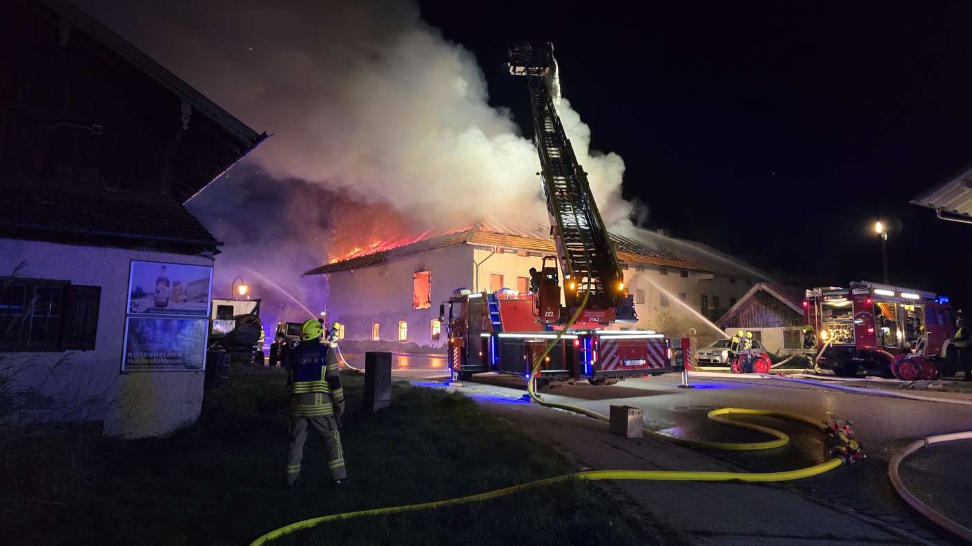 Brand eines landwirtschaftlichen Anwesens in Halfing am Donnerstag (30. Oktober)