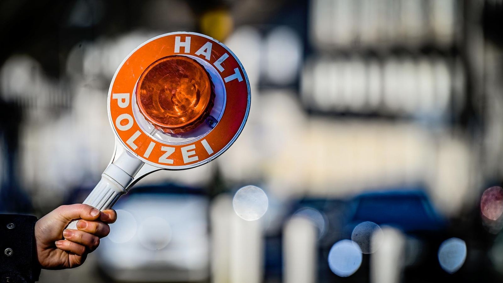 Betrunken und bekifft auf dem E-Scooter: Polizei schlägt zu