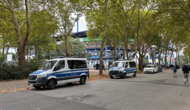 Duisburger Polizei hat Trennlinie eingerichtet