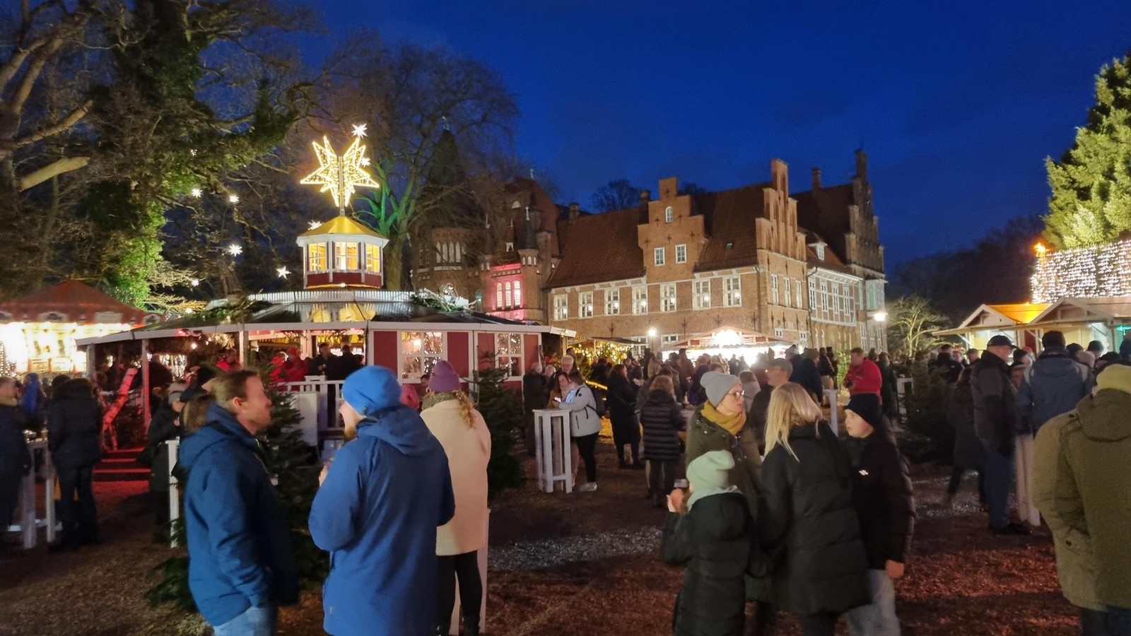 Weihnachtsmarkt kehrt auf die Schlosswiese in Bergedorf zurück