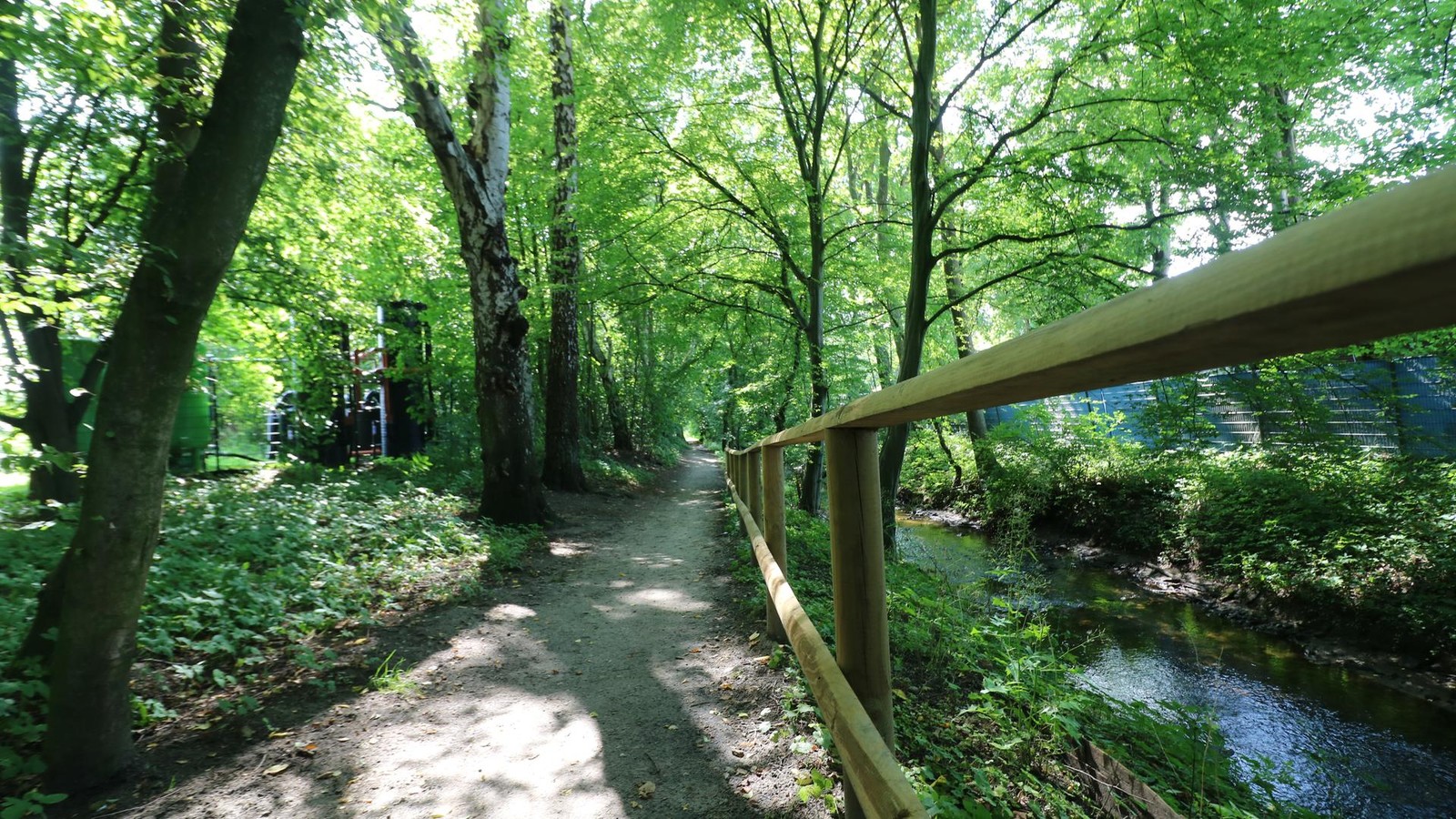 Wanderweg und Sportplatz gesperrt – für einen Umbau der Tarpenbek