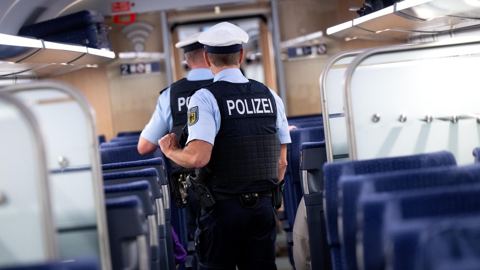 Pfefferspray? ICE nach Hamburg legt Nothalt ein – 39 Menschen medizinisch versorgt