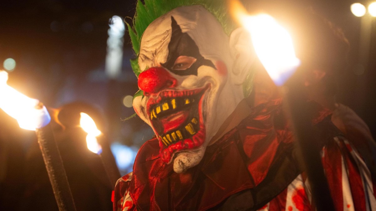 In Essen werden in diesem Jahr wieder viele Halloween-Partys gefeiert. Verkleidungen sind oft willkommen. Zombie Walk In Essen During The Traditional Halloween