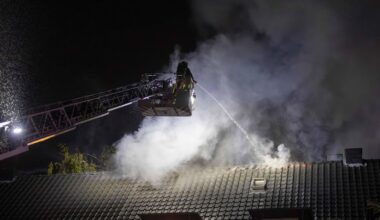 Dachstuhlbrand schreckt Hausbewohner in Bochum