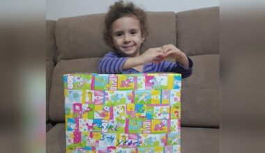 Weihnachtsgeschenke für Kinder, die in der Ukraine im Kinderheim leben