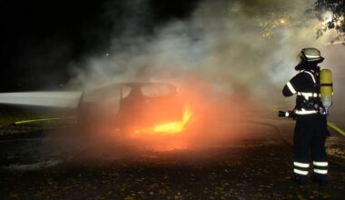 Fahrer aus brennendem Auto am Eichbaumsee gerettet