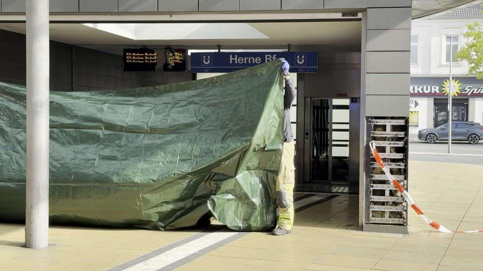 Fuhr er in Herne mit Rad in den U-Bahnschacht?