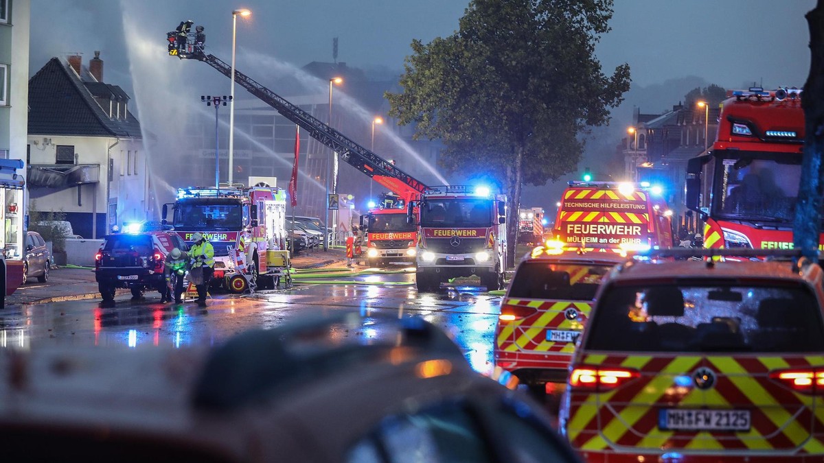 Großbrand in einem Saarner Autohaus