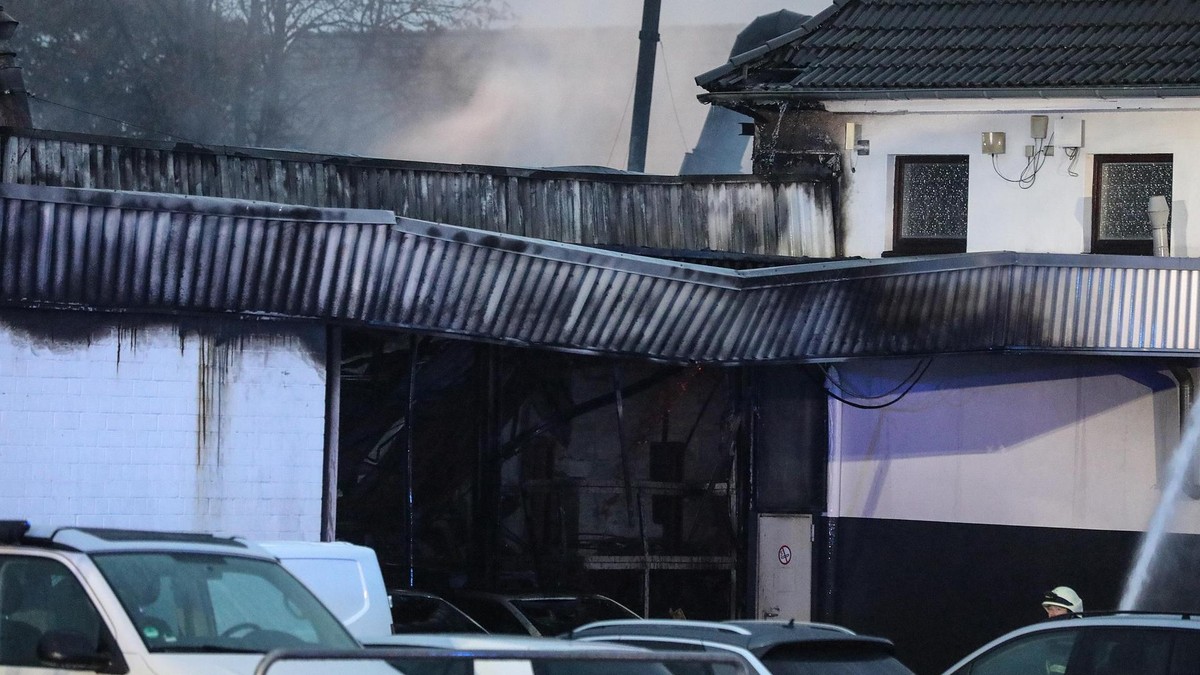 Großbrand in einem Saarner Autohaus