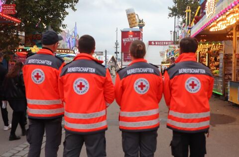 So arbeitet das DRK auf dem Canstatter Wasen - Land Baden-Württemberg - Reutlinger General-Anzeiger