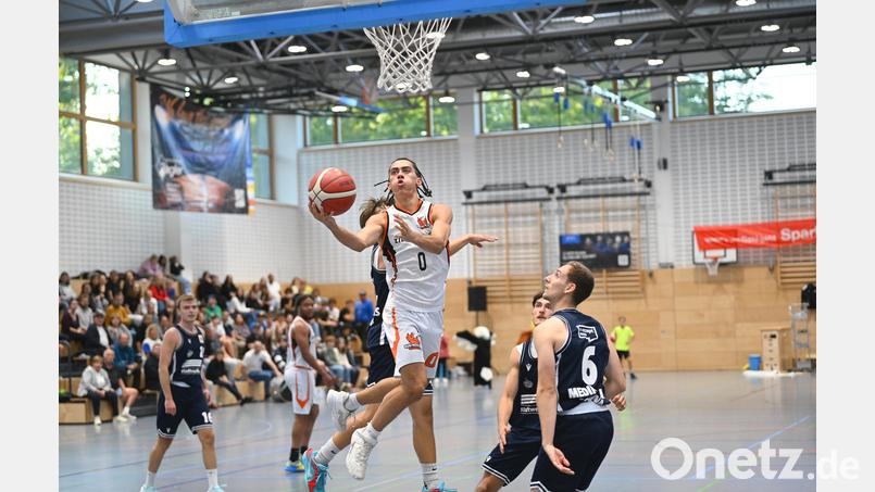 Mike Tzavaras wirbelt die Jenaer Verteidigung durcheinander. Bild: Tobias Schwarzmeier