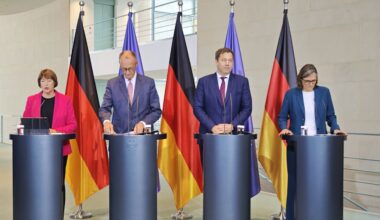 Einigung zur Verbrenner-Wende bleibt aus: Kein Durchbruch beim Auto-Gipfel im Kanzleramt! | Politik