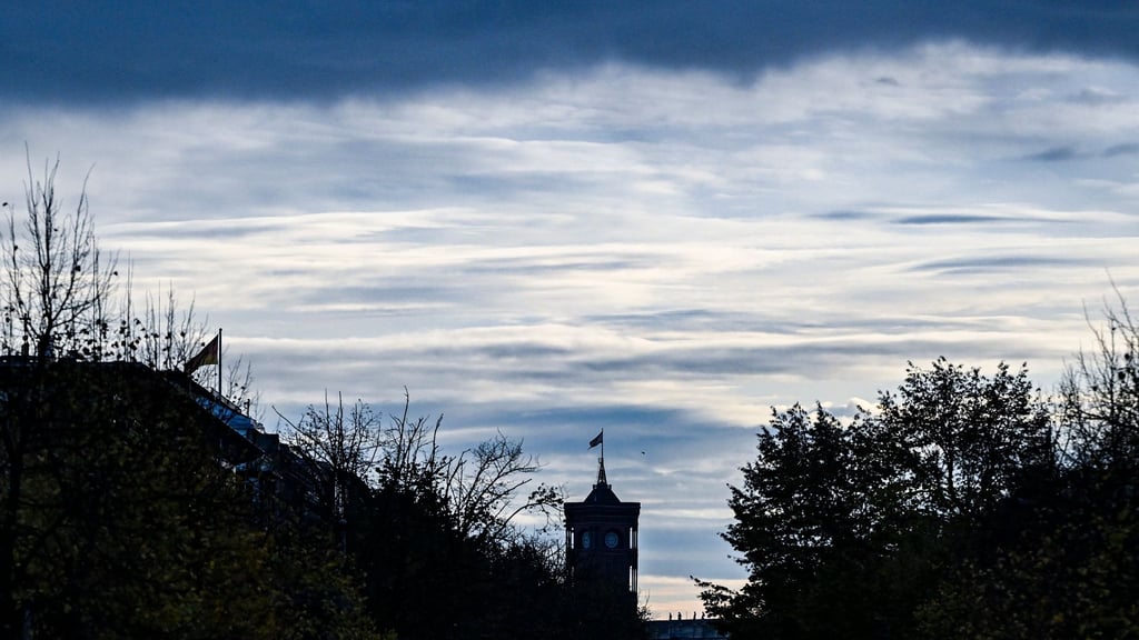 Windiges Regenwetter über Berlin und Brandenburg