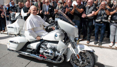 Sotheby's-Aktion in München: „Papst-Motorrad“ unterm Hammer | Regional