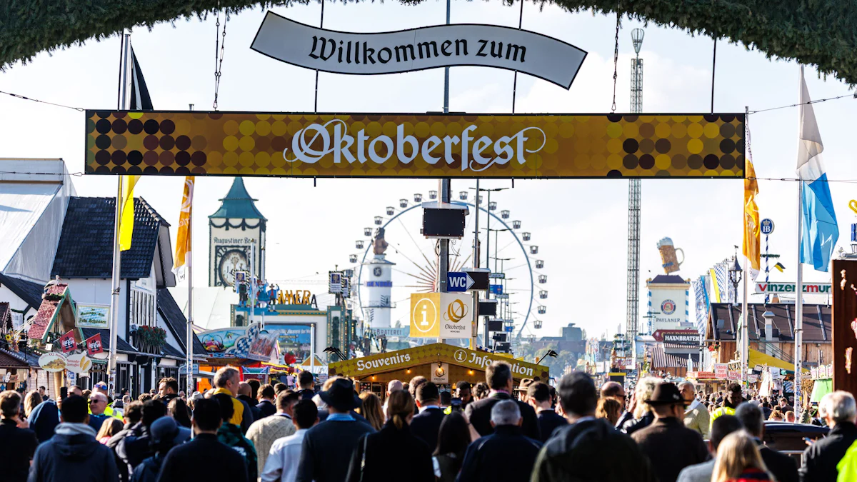 Oktoberfest-News 2025: Besucheransturm am sonnigen Feiertag erwartet - München