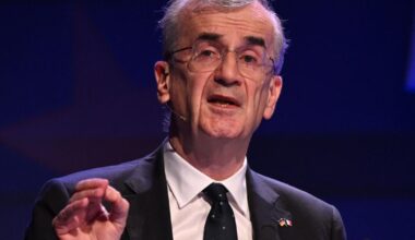 "Allmähliches Ersticken": Budgetstreit bedroht Frankreich