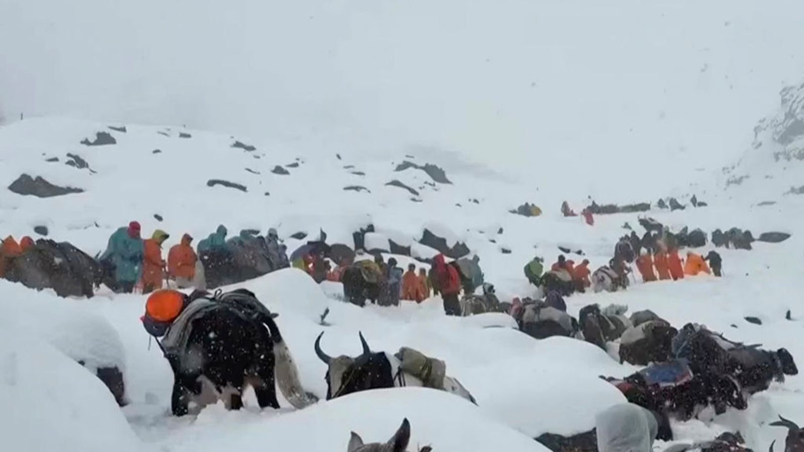 Bergwanderer nach Schneesturm am Mount Everest: So ist die Lage