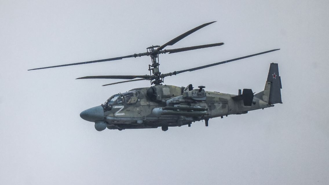 Ein Ka-52-Kampfhubschrauber der russischen Streitkräfte.