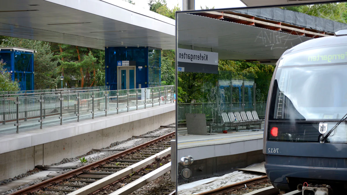 Nahverkehr in München: Laub und Nässe bremsen U6 aus - München