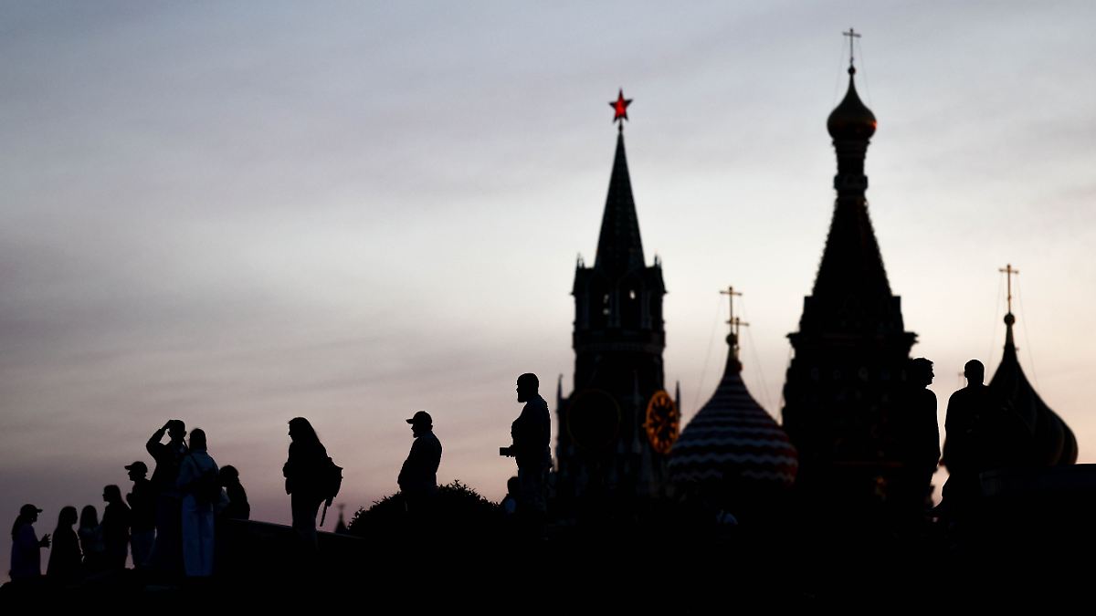 Zwei Menschen getötet: Dutzende ukrainische Drohnen fliegen auf Moskau zu