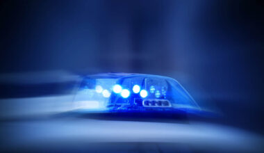 Unfall auf der A8 bei Karlsbad: Auto überschlägt sich - Pforzheim